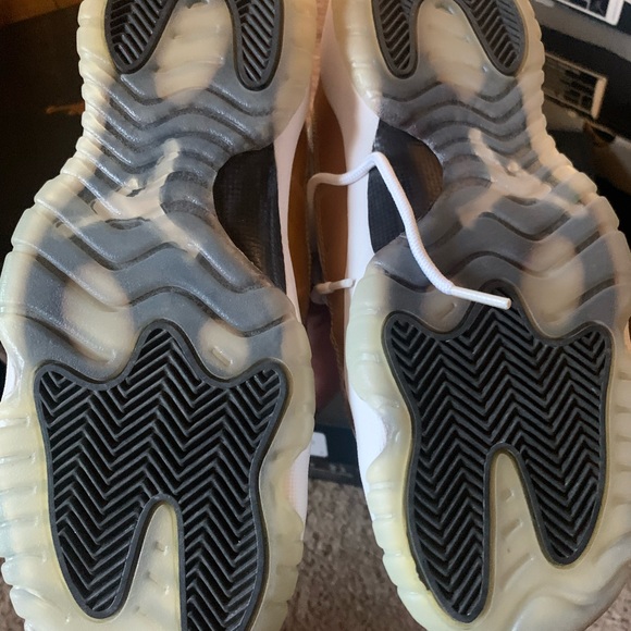 Air Jordan 11 - Picture 4 of 4